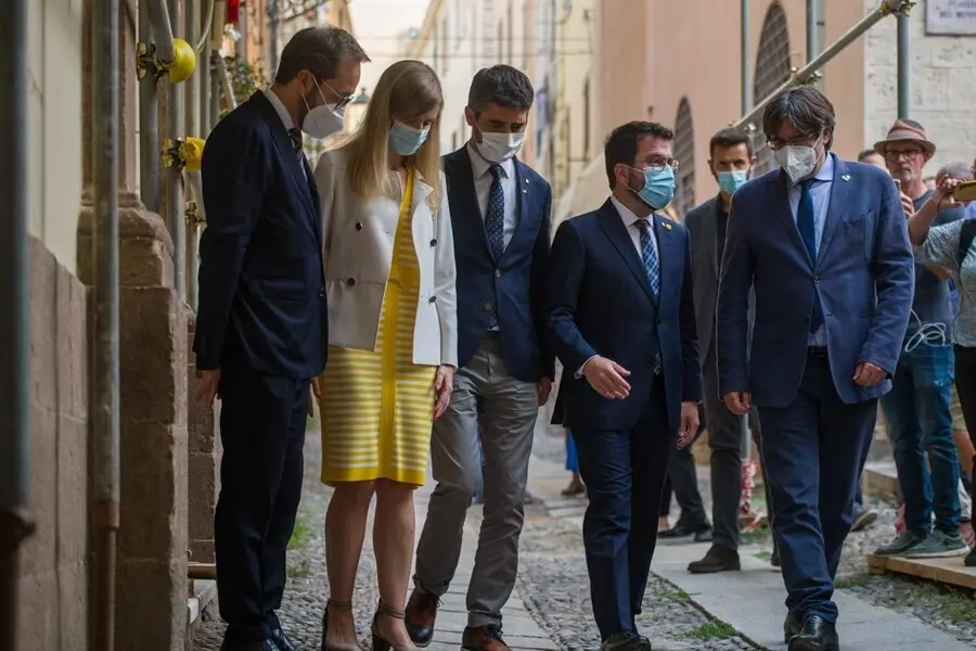 El delegado del Govern en Italia, Luca Bellizi; la consellera de Acci&oacute;n Exterior, Vict&ograve;ria Alsina; el vicepresidente del Govern, Jordi Puigner&oacute;; el presidente de la Generalitat, Pere Aragon&egrave;s y el expresidente de la Generalitat Carles Puigdemont