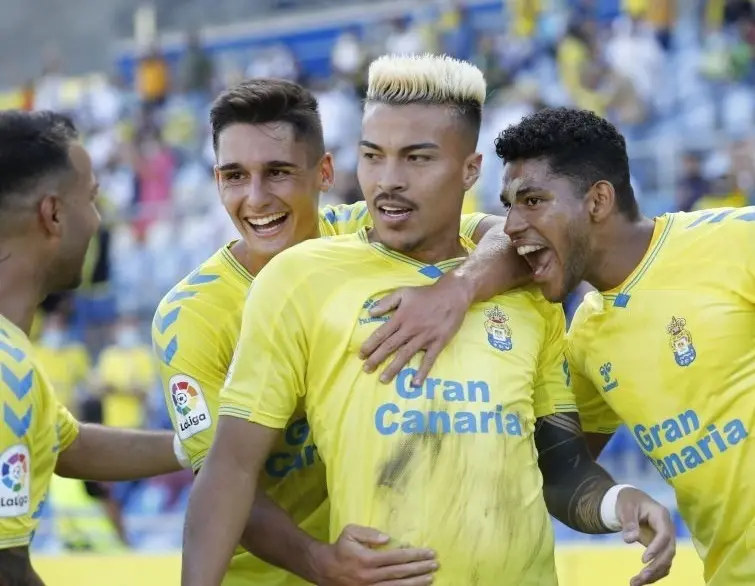 La UD Las Palmas derrota a la Ponferradina en su estadio