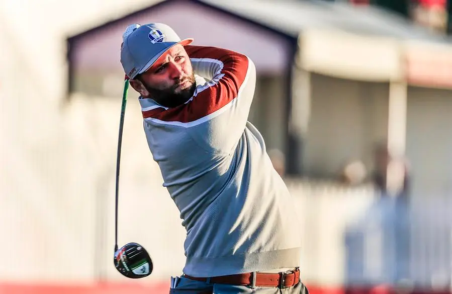 European team member Jon Rahm of Spain hits his tee shot on the second hole during Foursomes matches on the second day of the pandemic-delayed 2020 Ryder Cup golf tournament at the Whistling Straits golf course in Kohler, Wisconsin, USA, 24 September 2021. Competition for the 43rd Ryder Cup between the US and Europe began 24 September 2021. (Espa&ntilde;a, Estados Unidos) EFE/EPA/TANNEN MAURY