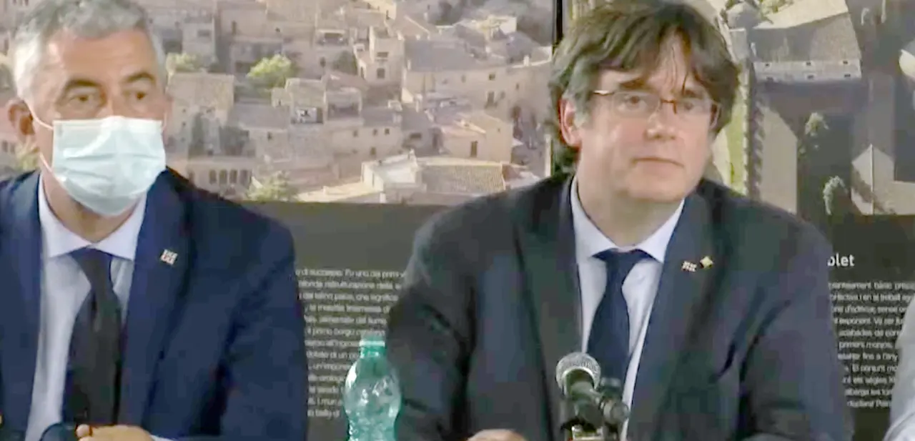 Puigdemont durante su comparecencia ante los medios.