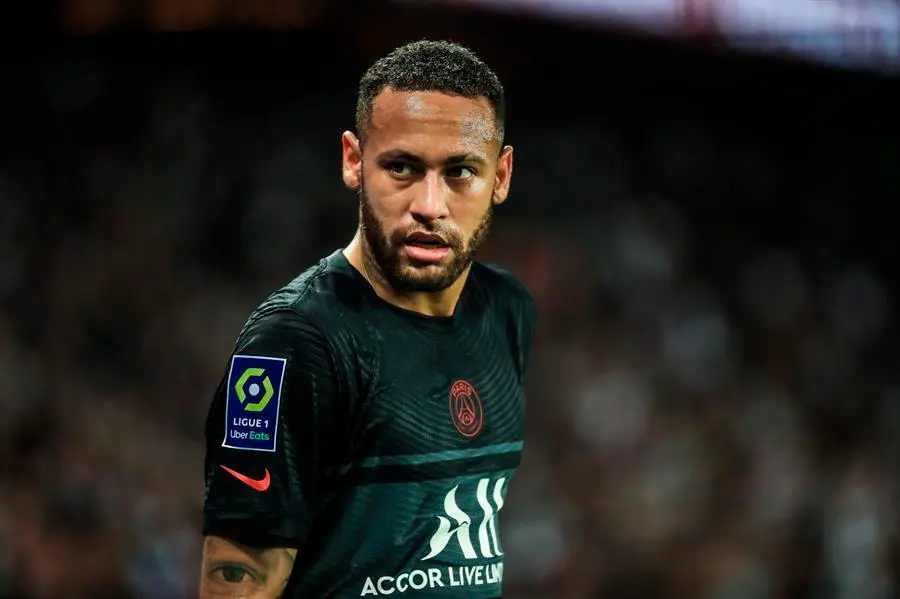 Neymar Jr del Par&iacute;s Saint Germain reacciona durante el partido de f&uacute;tbol de la Ligue 1 francesa entre el PSG y el Montpellier en el estadio Parque de los Pr&iacute;ncipes en Par&iacute;s, Francia, el 25 de septiembre de 2021. (Francia) EFE/EPA/CHRISTOPHE PETIT TESSON