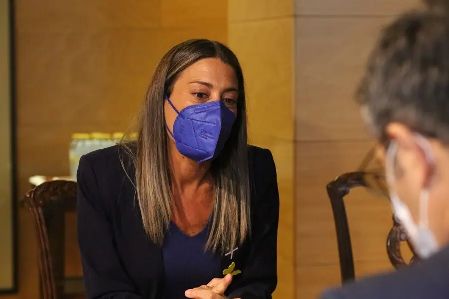 La portavoz parlamentaria de Junts per Catalunya, Miriam Nogueras, durante su reuni&oacute;n con el ministro de la Presidencia, Relaciones con las Cortes y Memoria Democr&aacute;tica, F&eacute;lix Bola&ntilde;os.