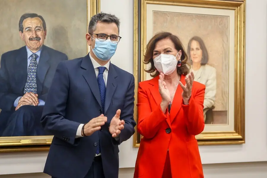 Archivo - F&eacute;lix Bola&ntilde;os y Carmen Calvo, en el relevo ministerial 