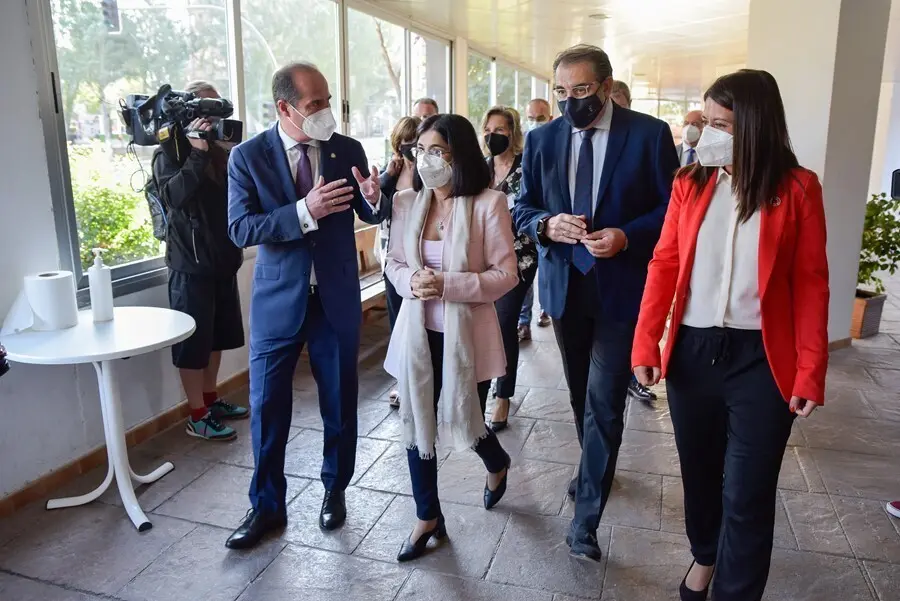 La ministra de Sanidad, Carolina Darias, en su visita a Guadalajara