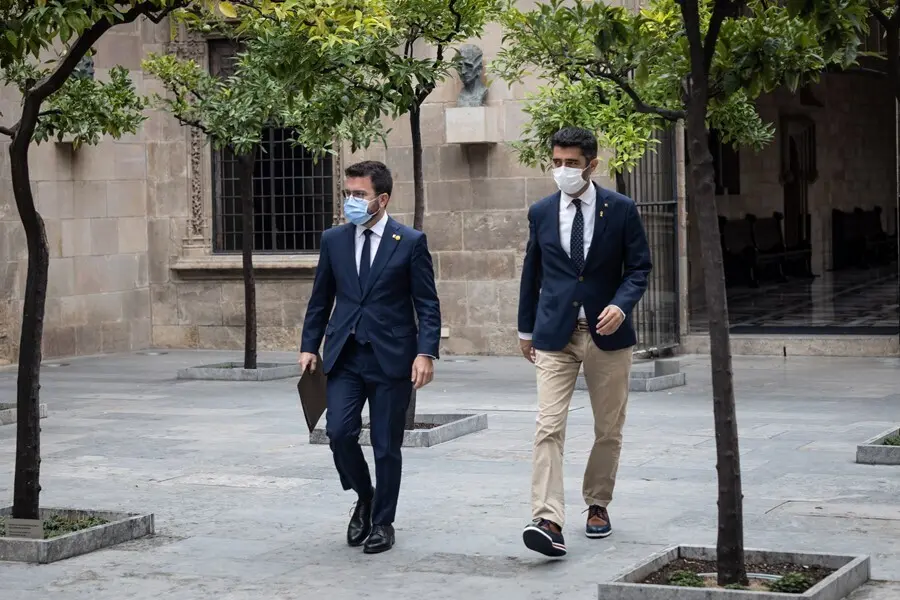 El presidente de la GeneralitatPere Aragon&egrave;s (i), y el vicepresidente, Jordi Puigner&oacute; (d). ARCHIVO.