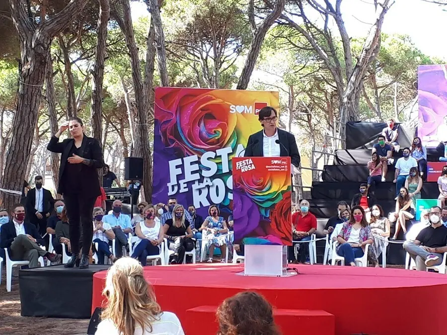 El l&iacute;der del PSC en el Parlament, Salvador Illa, en la Festa de la Rosa de Gav&agrave; (Barcelona)