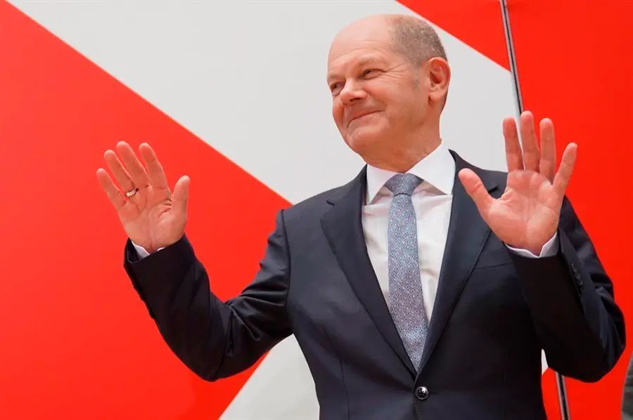 El principal candidato del Partido Socialdem&oacute;crata Alem&aacute;n (SPD), Olaf Scholz, durante una rueda de prensa tras las elecciones generales alemanas, en Berl&iacute;n, Alemania, el 27 de septiembre de 2021. Seg&uacute;n los resultados preliminares, el SPD gan&oacute; las elecciones federales del 26 de septiembre por un peque&ntilde;o margen. (Elecciones, Alemania) EFE/EPA/JOERG CARSTENSEN / POOL