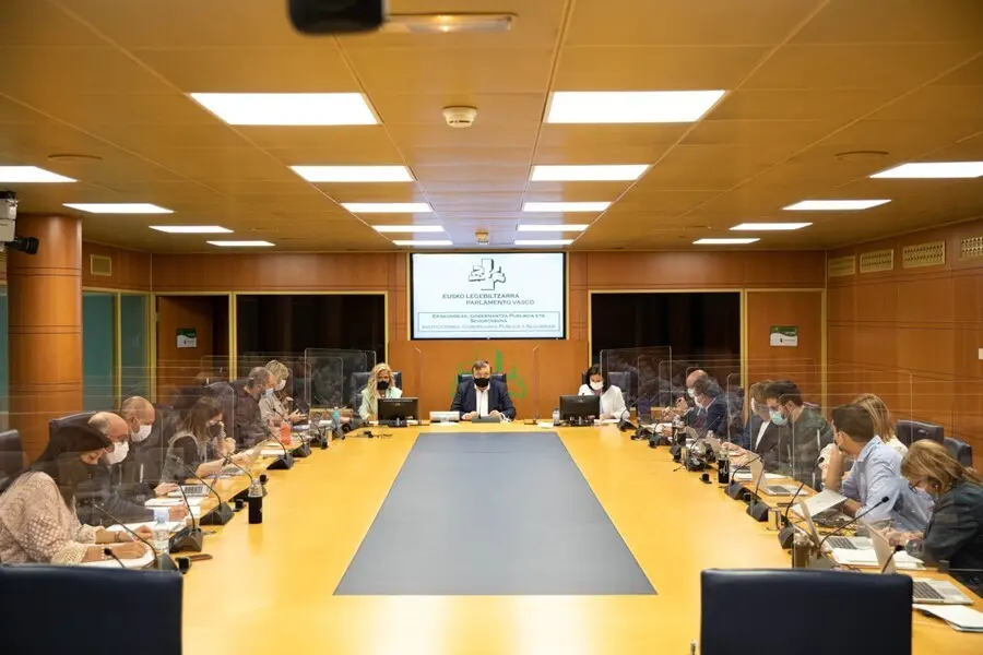 La consejera de Igualdad, Justicia y Pol&iacute;ticas Sociales, Beatriz Artolazabal, en el Parlamento Vasco