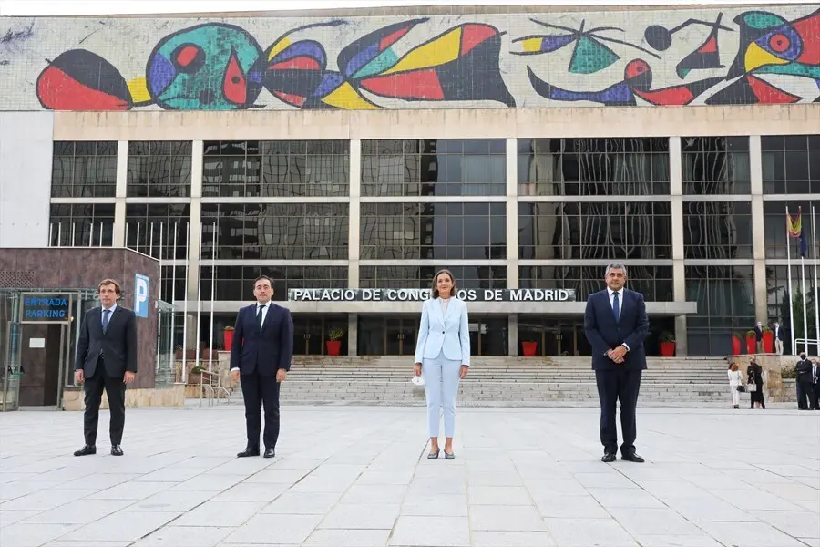 El ministro de Asuntos Exteriores, Jos&eacute; Manuel Albares; la ministra de Industria, Reyes Maroto; el alcalde de Madrid, Jos&eacute; Luis Mart&iacute;nez-Almeida, y el secretario general de la OMT, Zurab Pololikashvili, ante la futura sede de la OMT en Madrid