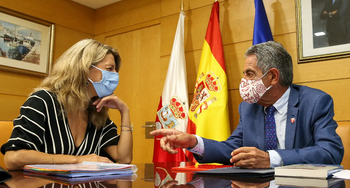 La ministra comunista Yolanda D&iacute;az y M. A. Revilla. / ALERTA