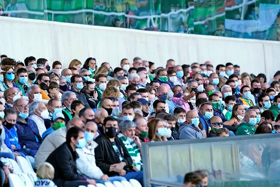 La grada de El Sardinero no est&aacute; disfrutando de un gran juego pero s&iacute; de victorias. / Hardy