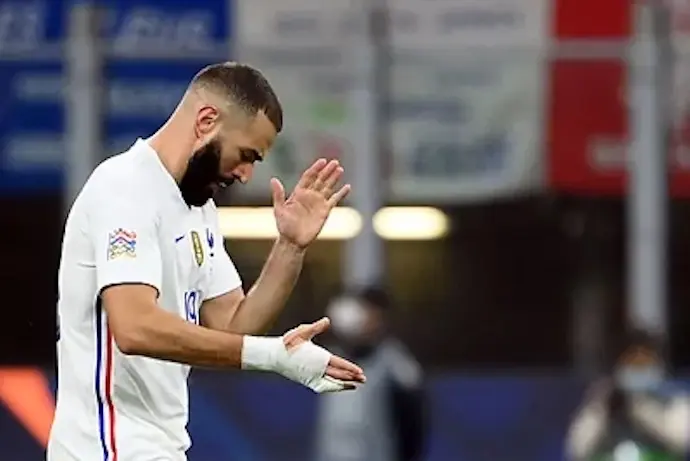 Karim Benzema, con Francia en San Siro.