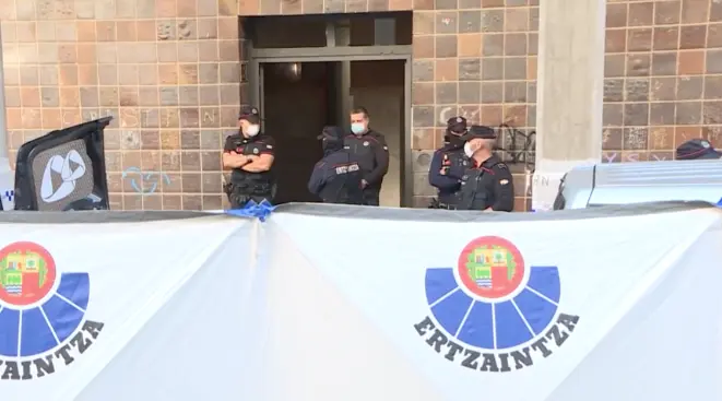 La Polic&iacute;a en el lugar de los hechos. / RTVE