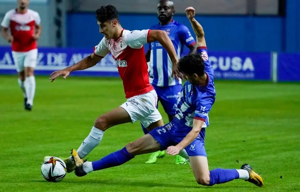 Marco Camus fue quien m&aacute;s lo intent&oacute; durante todo el partido. / Hardy