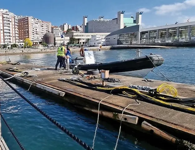 Operarios durante los primeros trabajos en Puertochico. / alerta