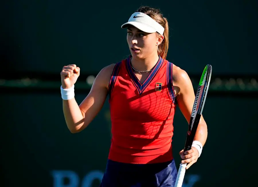 La ucraniana Dayana Yastremska en acci&oacute;n contra la espa&ntilde;ola Paula Badosa en el torneo de tenis BNP Paribas Open en el Indian Wells Tennis Garden en Indian Wells, California, Estados Unidos, el 09 de octubre de 2021. (Tenis, Abierto, Espa&ntilde;a, Ucrania, Estados Unidos) EFE/EPA/RAY ACEVEDO