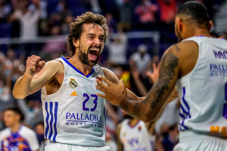 El base del Real Madrid Sergio Llull durante el partido de la cuarta jornada de la fase regular de la EuroLiga que Real Madrid y Panathinaikos juegan hoy viernes en el WiZink Center, en Madrid. EFE/JuanJo Mart&iacute;n