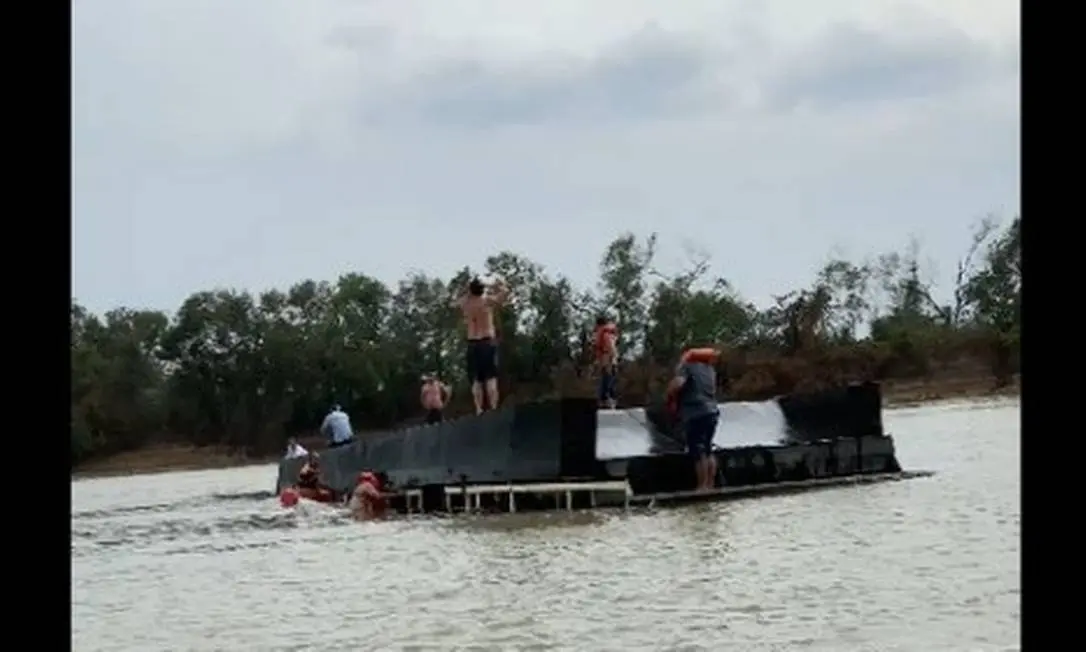 Barco con pescadores se hunde en el r&iacute;o Paraguay Foto: Reproducci&oacute;n
