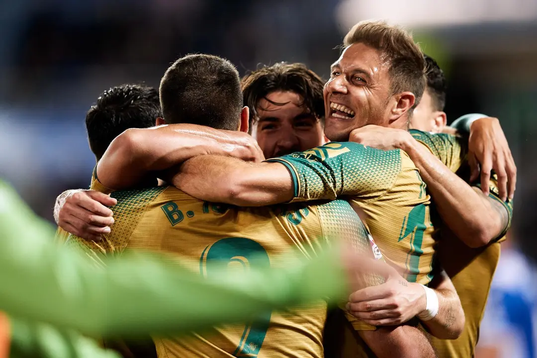 EuropaPress_4014374_borja_iglesias_of_real_betis_celebrates_goal_with_teammates_during_the