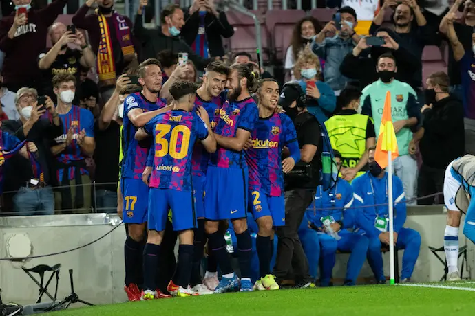 Gerard Piqu&eacute;, del FC Barcelona, celebra un gol con sus compa&ntilde;eros durante la Liga de Campeones de la UEFA, partido de f&uacute;tbol jugado entre el FC Barcelona y el Dinamo de Kiev en el estadio Camp Nou el 20 de octubre de 2021, en Barcelona, Espa&ntilde;a. AFP7 / Europa Press