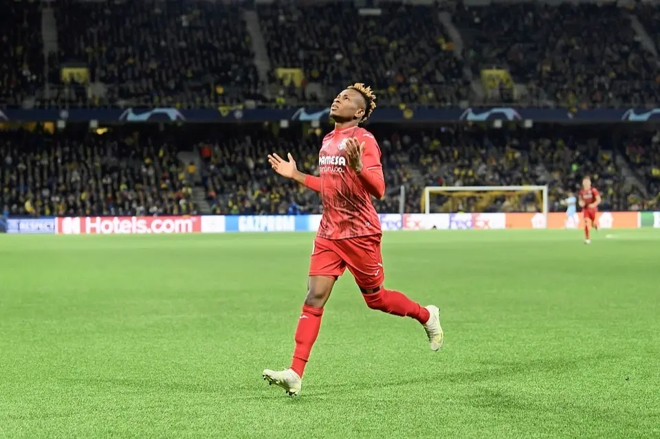 El jugador del Villarreal, Samuel Chimerenka Chukwueze, celebrado un gol en la Liga de Campeones. / EFE
