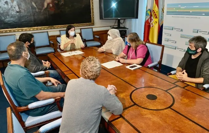 Igual en la reuni&oacute;n delegaci&oacute;n ministra Cooperaci&oacute;n saharaui.