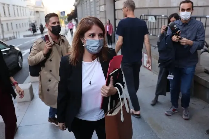 La diputada socialista Adriana Lastra a su llegada a la reuni&oacute;n este lunes en la mesa de seguimiento del Acuerdo gubernamental entre PSOE y Unidas Podemos. EFE/ Rodrigo Jim&eacute;nez