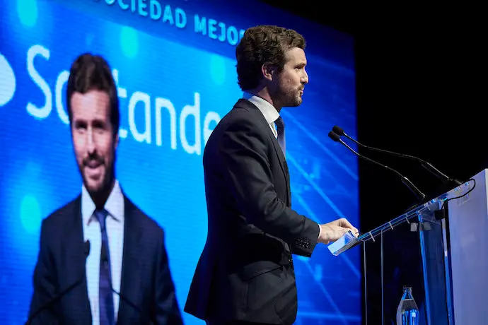 El l&iacute;der del Partido Popular, Pablo Casado, interviene durante la apertura del XXIV Congreso Nacional de la Empresa Familiar en el Palacio de Congresos y Auditorio Baluarte, a 25 de octubre de 2021, en Pamplona, Navarra, (Espa&ntilde;a). Bajo el lema &lsquo;Trabajamos por una sociedad mejor&rsquo;, este congreso pone de manifiesto los empe&ntilde;os de las empresas familiares para contribuir a cambiar el modelo social. Durante tres jornadas se abordar&aacute;n temas como la sostenibilidad, el prop&oacute;sito empresarial, la inversi&oacute;n de impacto y el crecimiento; conceptos que est&aacute;n presentes en la definici&oacute;n estrat&eacute;gica de las empresas familiares.
25 OCTUBRE 2021;FELIPE VI;PAMPLONA;NAVARRA;XXIV CONGRESO NACIONAL EMPRESA FAMILIAR;PALACIO DE CONGRESOS Y AUDITORIO BALUARTE
Eduardo Sanz / Europa Press
25/10/2021