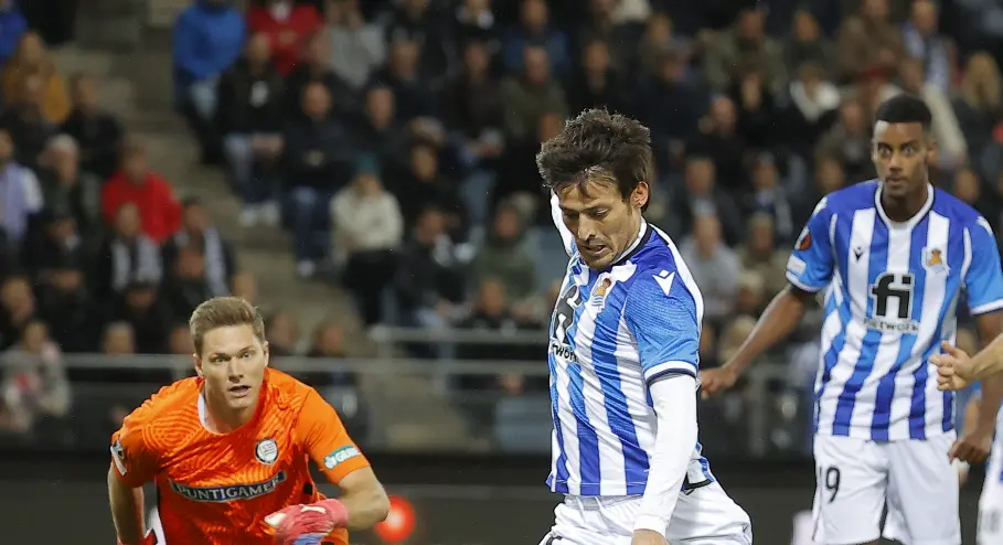 David Silva, de la Real Sociedad, en acci&oacute;n durante el partido de f&uacute;tbol del Grupo B de la UEFA Europa League entre el SK Sturm Graz y la Real Sociedad en el Merkur Arena. Foto: Erwin Scheriau/APA/dpa