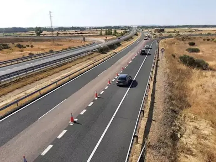 Fotograf&iacute;a del desv&iacute;o existente en la A67 a la altura de Fr&oacute;mista. - DELEGACI&Oacute;N GOBIERNO CYL.