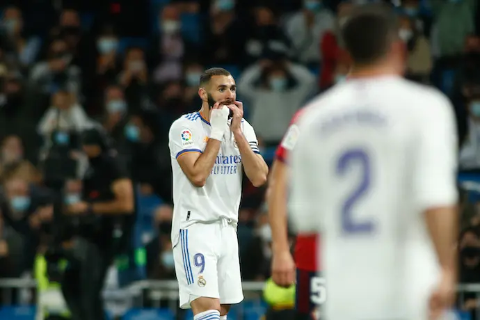 Karim Benzema, del Real Madrid, se lamenta durante el partido de f&uacute;tbol de la Liga Santander entre el Real Madrid y el CA Osasuna en el estadio Santiago Bernab&eacute;u el 27 de octubre de 2021, en Madrid, Espa&ntilde;a.
Firma
AFP7 / Europa Press - S&oacute;lo para uso en Espa&ntilde;a