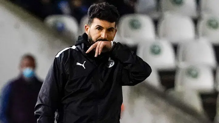 El entrenador del Racing, Fern&aacute;ndez Romo durante el partido contra el Leioa. / Hardy