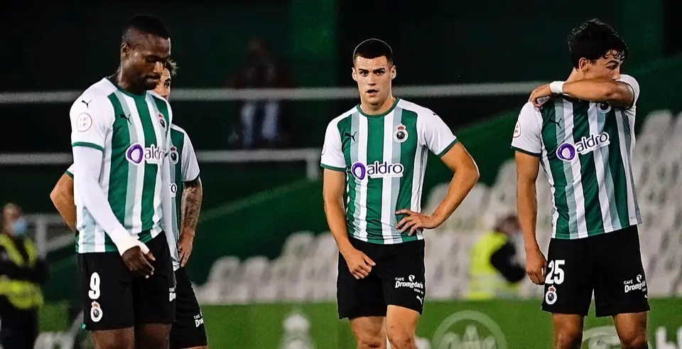 Cedric y Mantilla, cabizbajos una vez confirmada la derrota copera. / Hardy