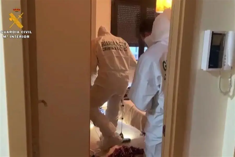 La Guardia Civil reconstruye el homicidio de un ni&ntilde;o de 9 a&ntilde;os, &Aacute;lex, en Lardero (La Rioja), en casa del detenido, que estaba en libertad condicional desde abril de 2020, tras haber sido condenado por el asesinato y agresi&oacute;n sexual a una joven, a la que acuchill&oacute; 17 veces en 1998 en Logro&ntilde;o. /Guardia Civil