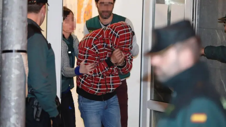 Uno de los detenidos como autores materiales del asesinato por encargo del concejal de Llanes Javier Ardines, en una imagen de archivo. EFE/ Jos&eacute; Luis Cereijido