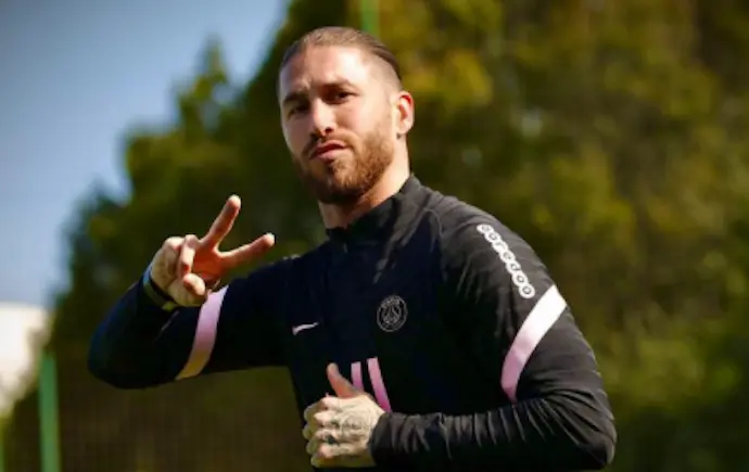 Sergio Ramos en un entrenamiento del PSGE.