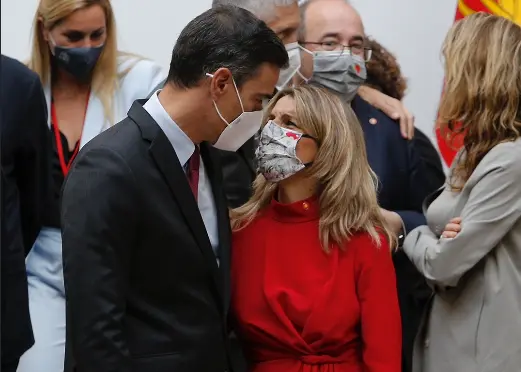 El presidente del Gobierno, Pedro S&aacute;nchez y la vicepresidenta segunda y ministra de Trabajo y Econom&iacute;a Social, Yolanda D&iacute;az. Jorge Armestar / Europa Press