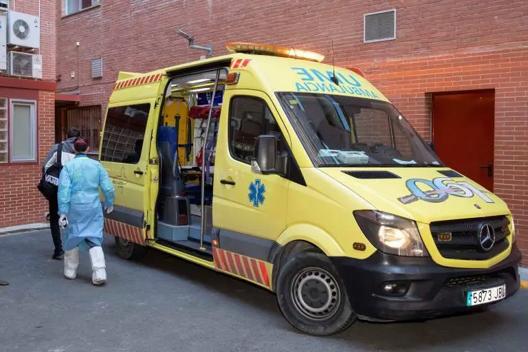 Una ambulancia en una imagen de archivo. Foto: MARCIAL GUILL&Eacute;N (EFE)