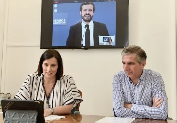 Gema Igual y C&eacute;sar D&iacute;az se re&uacute;nen con Pablo Casado. / ALERTA