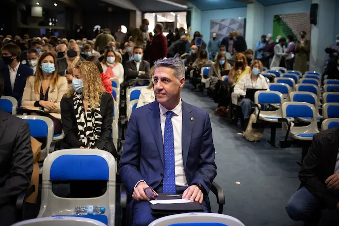 El alcalde de Badalona (Barcelona), Xavier Garc&iacute;a Albiol, en un pleno extraordinario para debatir la propuesta de moci&oacute;n de censura al alcalde, en el Ayuntamiento de Badalona, a 8 de noviembre de 2021, en Badalona, Barcelona, Catalunya, (Espa&ntilde;a). El Ayuntamiento de Badalona (Barcelona) celebra este pleno extraordinario para votar la propuesta de moci&oacute;n de censura registrada por todos los grupos municipales de la oposici&oacute;n para desplazar de su cargo al actual alcalde, Xavier Garc&iacute;a Albiol (PP), por su aparici&oacute;n en los 'Pandora Papers'. Seg&uacute;n se&ntilde;alan, Garc&iacute;a Albiol recibi&oacute; un poder general para gestionar una sociedad en Belice --un conocido para&iacute;so fiscal al norte de Centroam&eacute;rica-- en el a&ntilde;o 2005 siendo ya un alto cargo del Partido Popular de Catalu&ntilde;a.
08 NOVIEMBRE 2021;MOCI&Oacute;N;BARCELONA;ALCALDE;PLENO;AYUNTAMIENTO
David Zorrakino / Europa Press
8/11/2021