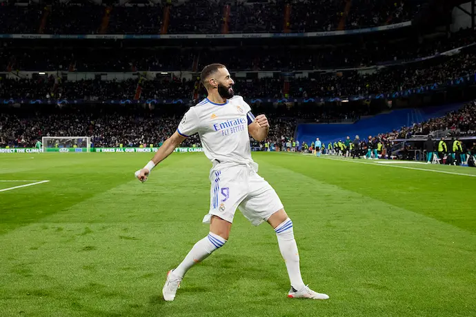 Karim Benzema, del Real Madrid, celebra el segundo gol de su equipo durante el partido de f&uacute;tbol del Grupo D de la UEFA Champions League entre el Real Madrid CF y el FC Shakhtar Donetsk en el estadio Santiago Bernab&eacute;u. Foto: Ruben Albarran/ZUMA Press Wire