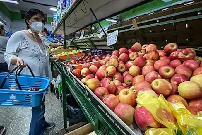 Imagen de archivo de una fruter&iacute;aJuan Ignacio RoncoroniEFE