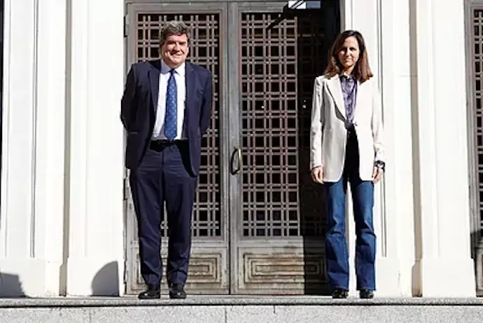 El ministro de Seguridad Social, Jos&eacute; Luis Escriv&aacute;, y la ministra de Derechos Sociales y Agenda 2030, Ione Belarra.EFE