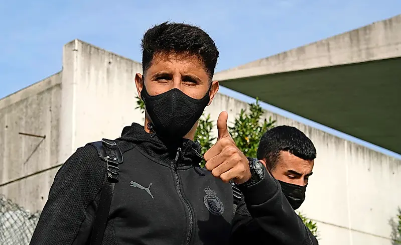 Marco Camus, a punto de subir al autocar rumbo a Zamora. / Hardy
