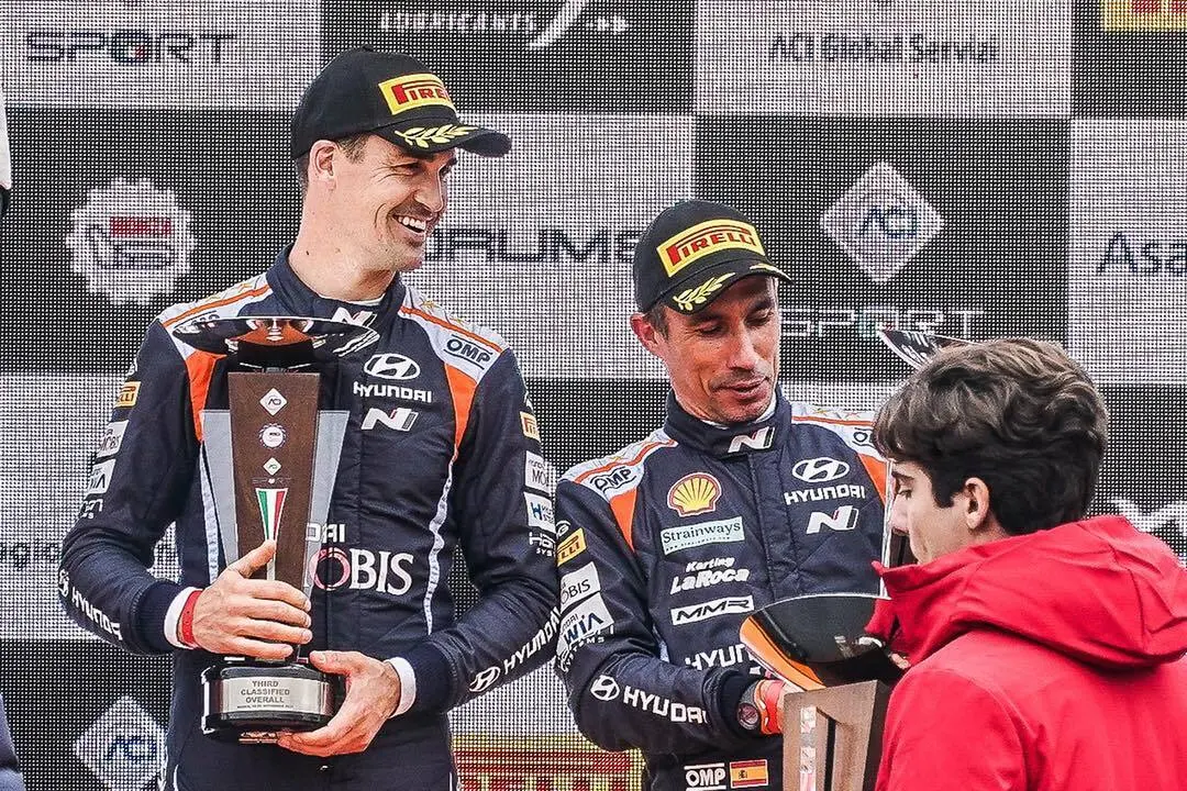 Dani Sordo en el podio.