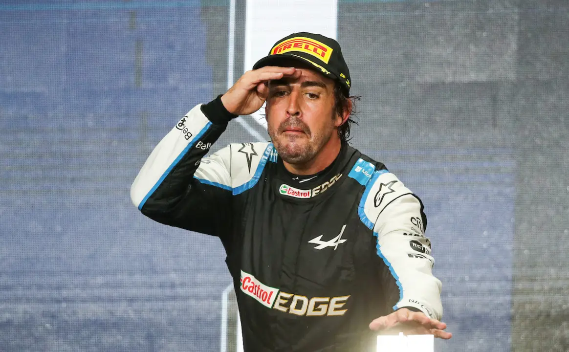 ALONSO Fernando (spa), Alpine F1 A521, retrato celebrando el podio durante el Gran Premio Ooredoo de Qatar 2021 de F&oacute;rmula 1, vig&eacute;sima ronda del Campeonato Mundial de F&oacute;rmula 1 de la FIA 2021 del 19 al 21 de noviembre de 2021 en el Circuito Internacional de Losail, en Lusail, Qatar - Foto Florent Gooden / DPPI