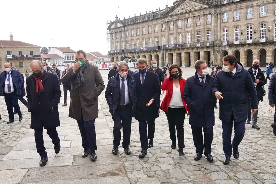 Lamb&aacute;n, Barb&oacute;n, Revilla, N&uacute;&ntilde;ez Feij&oacute;o, Andreu, Garc&iacute;a Page y Fern&aacute;ndez Ma&ntilde;ueco, el pasado martes en la cumbre de Santiago.