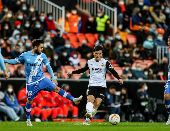 Hugo Guillamon, del Valencia, en acci&oacute;n durante el partido de la Liga Santander entre el Valencia CF y el Rayo Vallecano en el estadio de Mestalla el 27 de noviembre de 2021, en Valencia, Espa&ntilde;a.
Firma
AFP7 / Europa Press - S&oacute;lo para uso en Espa&ntilde;a