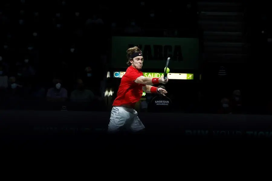 El ruso Andrey Rublev durante su encuentro ante el ecuatoriano Roberto Quiroz de la fase final de la Copa Davis de tenis disputado este s&aacute;bado en el Madrid Arena. EFE/ Rodrigo Jim&eacute;nez