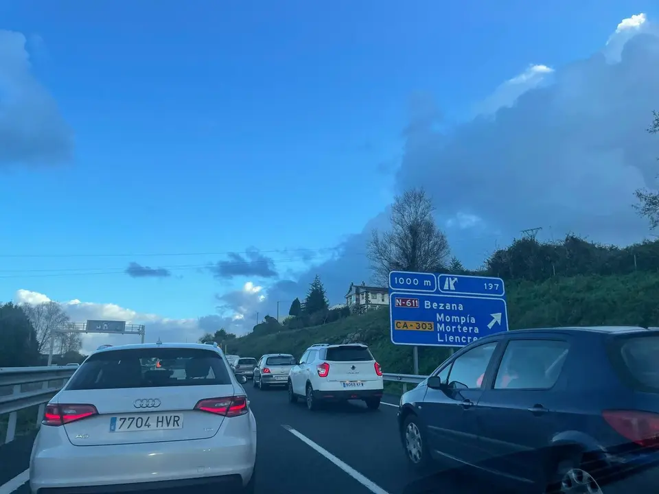 Retenciones en la A-67 en direcci&oacute;n Santander. / ALERTA
